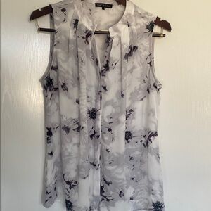 Violet & Claire sleeveless floral top